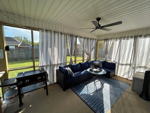 Terrace/patio - 15 min drive to GAME day! 3b/2bth home (Northport)
