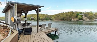 Waterfront Lakehouse with Dock, Kayaks, Paddleboards, Hot tub