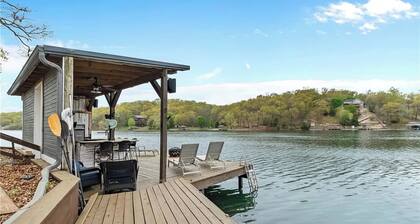 Waterfront Lakehouse with Dock, Kayaks, Paddleboards, Hot tub