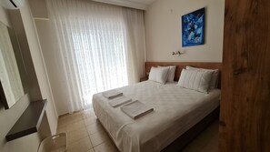 Appart'hôtel Classique, vue jardin | 1 chambre, draps en coton égyptien, literie de qualité supérieure
