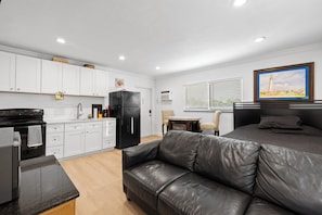 1 habitación, tabla de planchar con plancha, wifi y ropa de cama