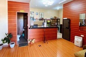 Lobby - RedDoorz @ 4ks Pension House Bogo City Cebu (Bogo City)