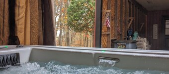 Big Red! Modern clubhouse with Hot Tub! Walking distance to Castle - 4 bedrooms