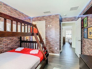 3 bedrooms, iron/ironing board, travel cot, free WiFi - Family-Friendly 3BR Home w/ Pool, BBQ & Themed Rooms – 15 Min to Disney! (Kissimmee)