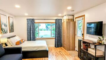 1 habitación, tabla de planchar con plancha, wifi gratis y ropa de cama