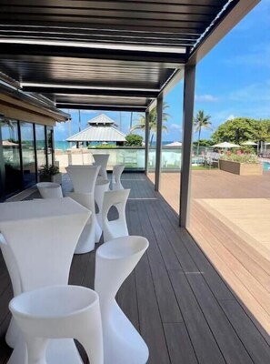 Outdoor dining - Pretty Oceanfront Condo 2 BR w/direct access Beach (Miami)