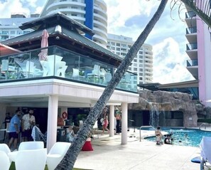 Pool - Pretty Oceanfront Condo 2 BR w/direct access Beach (Miami)