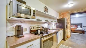 Cookware/dishes/utensils