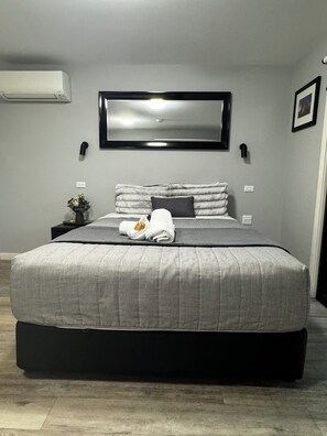 1 Schlafzimmer, Bügeleisen/Bügelbrett, kostenloses WLAN, Bettwäsche