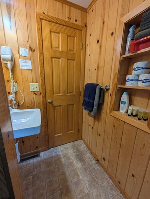 Hair dryer, towels - 2BR 1BA Cabin #7 @ Riverside Point Resort (Park Rapids)