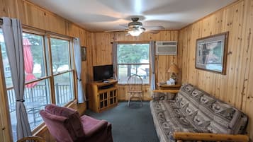 Tv och ett bordtennisbord