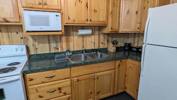 KylskÄp, mikrovÄgsugn, ugn och kaffe- och tebryggare