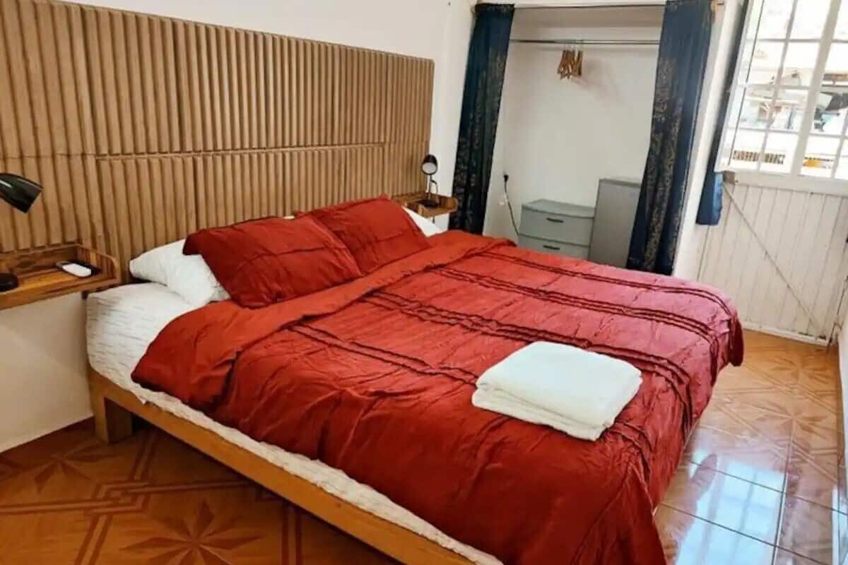 Premium bedding, down duvets, minibar, desk