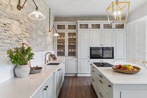 冰箱、微波炉、烤箱、炉灶