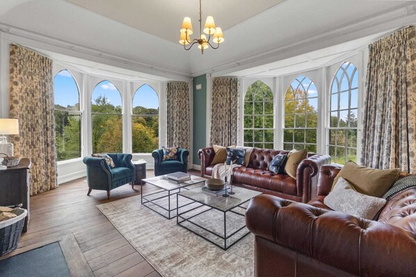 Smart TV, fireplace, books - Historic Belmont House built in 1820 in beautiful West Cork. (Cork)