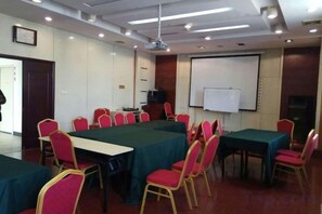 A conference room with a long table, red chairs, and a whiteboard. - Fanke Hotel (Jinan Railway Station South Square Branch ) (Jinan)