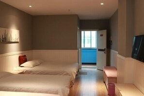 A hotel room with two beds, a television, and a view of the outside. - Fanke Hotel (Jinan Railway Station South Square Branch ) (Jinan)