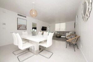 Dining - Modern 2BR Oceanfront Condo at Hollywood Beach (Hollywood)