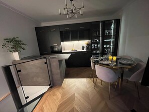 Micro-ondes, four, plaque de cuisson, lave-vaisselle