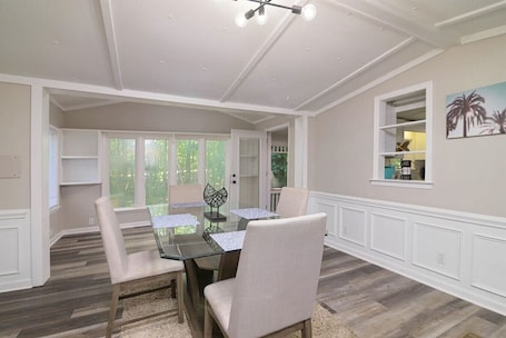 Dining. Cozy Party House in the woods