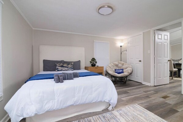 3 bedrooms, desk, iron/ironing board, WiFi