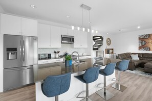 Apartment, Mehrere Betten (Turtle River Retreat) | Eigene Küche