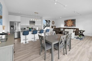 Leilighet, flere senger (Turtle River Retreat) | Spiseområde