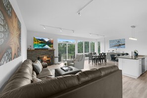 Apartment, Mehrere Betten (Turtle River Retreat) | Wohnbereich