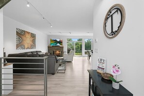 Apartment, Mehrere Betten (Turtle River Retreat) | Wohnbereich