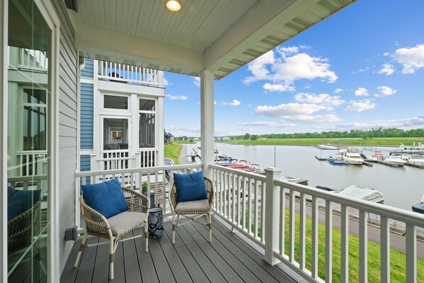 House, Multiple Beds (Ship, Captain, Crew) | Property grounds - Ship, Captain, Crew (Ottawa)