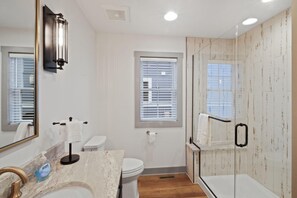 Bathroom - Ship, Captain, Crew (Ottawa)