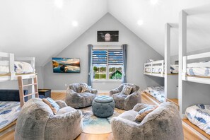 Room - Port Place Paradise (Ottawa)