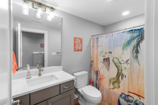 Bathroom - Port Place Paradise (Ottawa)