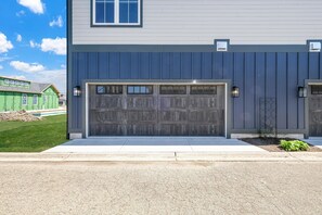 Exterior - Port Place Paradise (Ottawa)