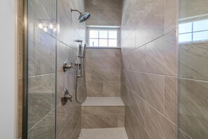 Bathroom - Port Place Paradise (Ottawa)