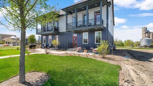 House, Multiple Beds (Port Place Paradise) | Exterior - Port Place Paradise (Ottawa)