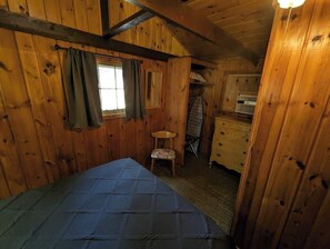 2 bedrooms, iron/ironing board, travel cot, free WiFi - 2BR 1BA Cabin #8 at Riverside Point Resort (Park Rapids)