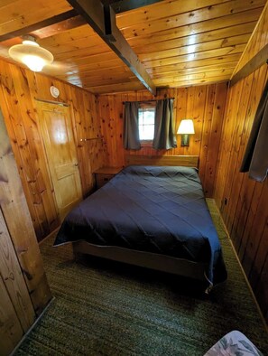 2 bedrooms, iron/ironing board, travel cot, free WiFi