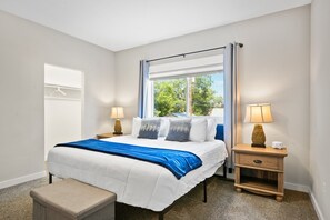 6 bedrooms, travel cot, WiFi, bed sheets