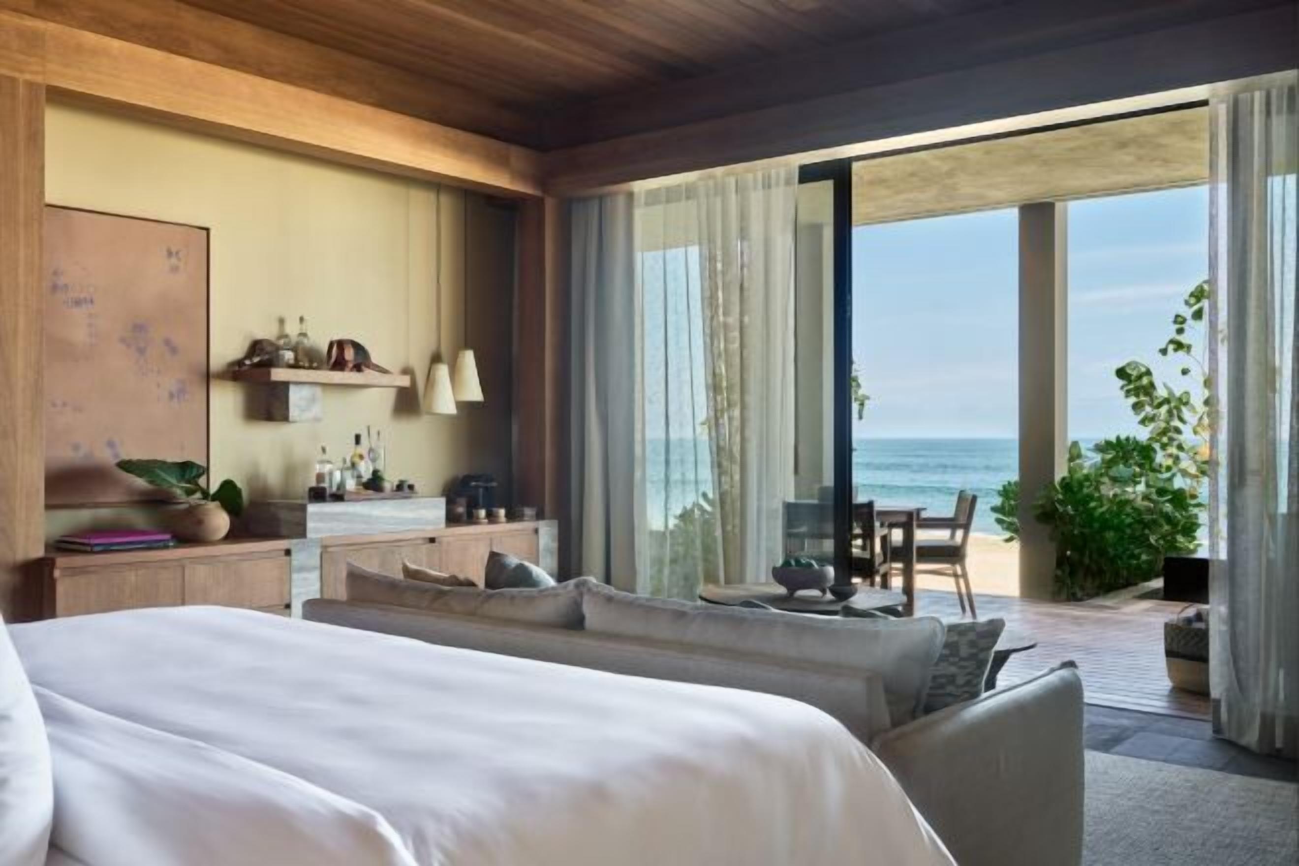 Premium bedding, free minibar items, in-room safe