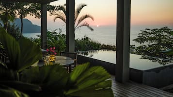 1 bedroom, premium bedding, free minibar items, in-room safe