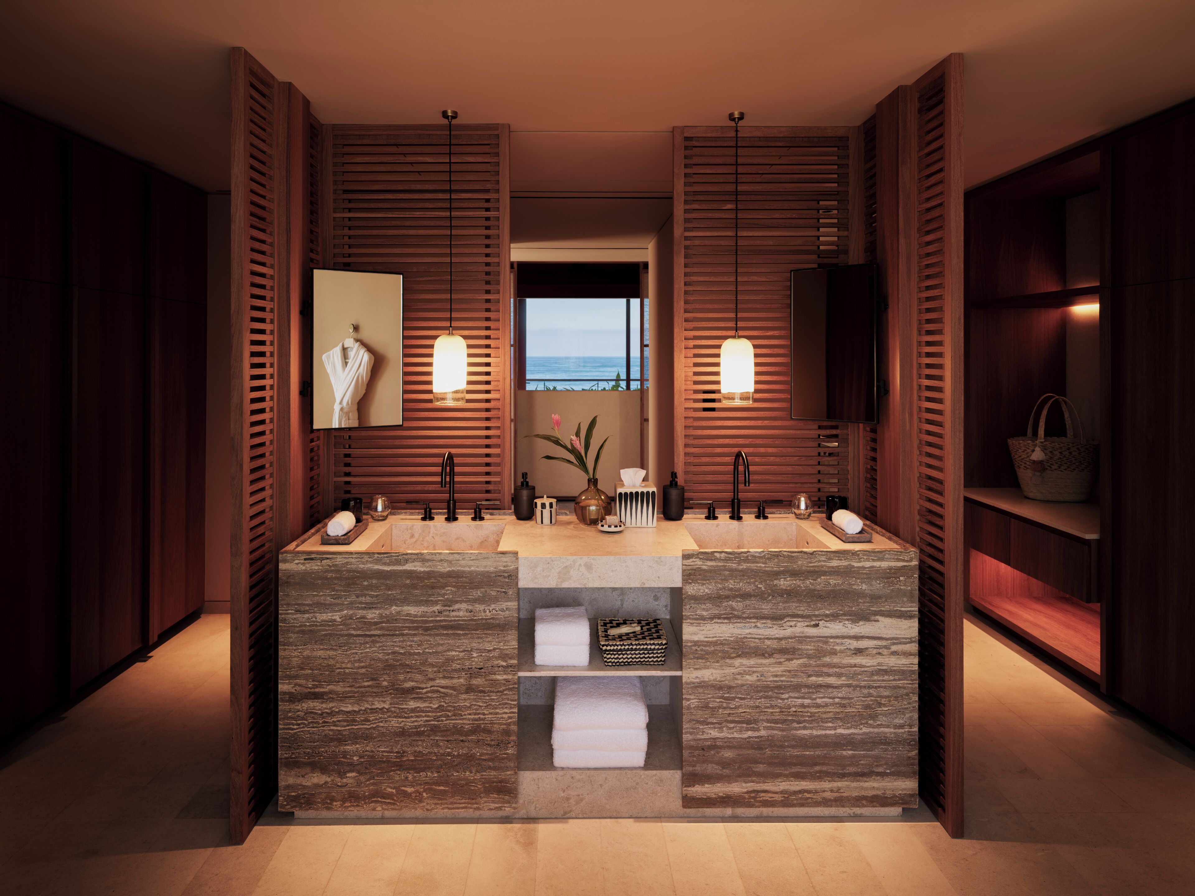 Tina y regadera independientes y regadera tipo lluvia 