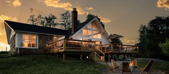 3BR! Mountain View! Hot Tub! Fire Pit. Games. King beds. Sleep 6! Near SNP.