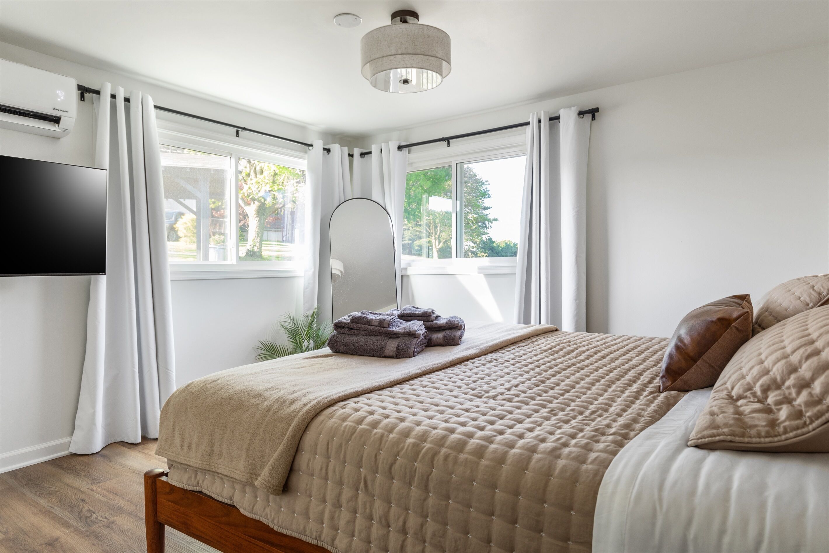 3 bedrooms, desk, iron/ironing board, free WiFi