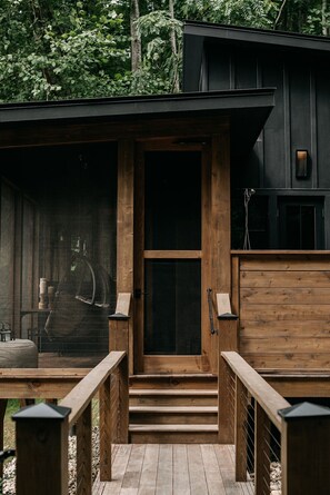 Exterior detail - Tranquil Loft Retreat in Virginia Wine Country (Faber)