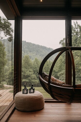 Treehouse-Style Cabin | Fire Pit & Hiking
