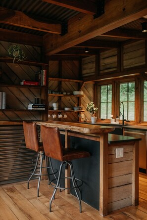 Dining - Tranquil Loft Retreat in Virginia Wine Country (Faber)