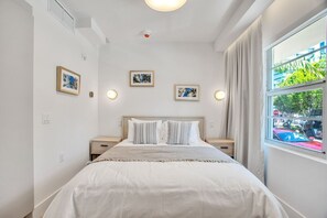 1 室のベッドルーム、デスク、アイロン / アイロン台、WiFi (無料)
