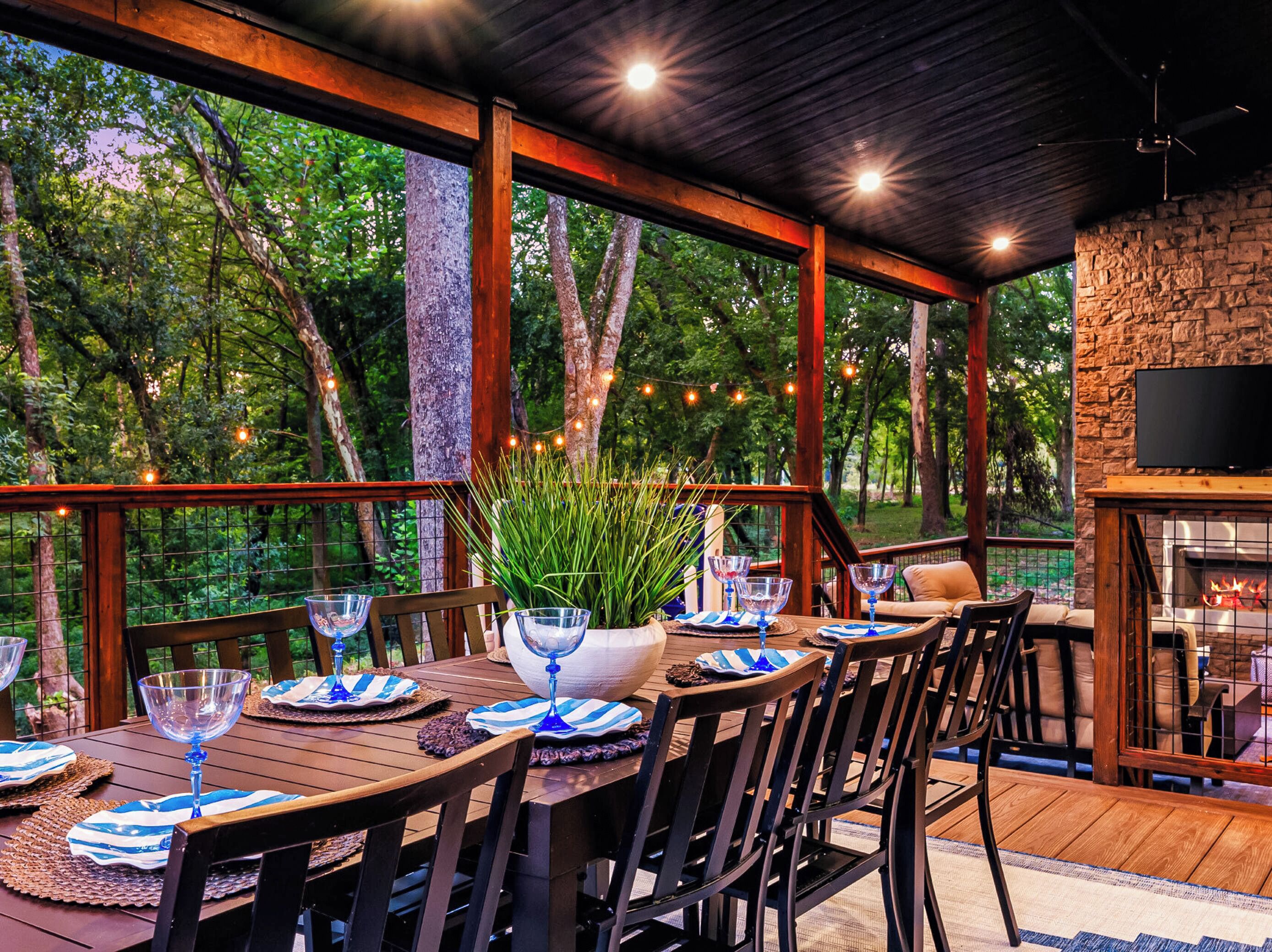 屋外ダイニングエリア