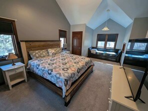 5 habitaciones, escritorio y tabla de planchar con plancha 